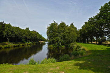 Fototapeta na wymiar Ems-Jade-Kanal an der Wassermühlenbrücke
