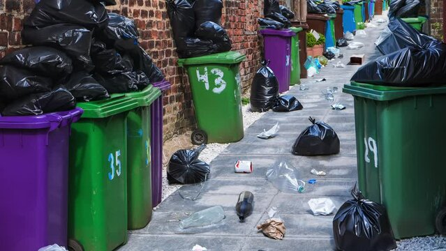 Looping Time Lapse Of A Clean Alley As It Becomes Filled With Trash, Then Back Again