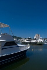 Fototapeta premium El mar,su paisaje y sus lanchas ideales para un dia de paseo y relax. 