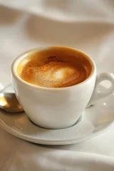 Fotobehang Una buena taza de café expreso italiano está siendo preparada.        © Julio