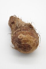 日本の食材。里芋。血圧を下げ血中のコレステロールを取り除く効果があります。