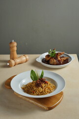 spaghetti with tomato sauce