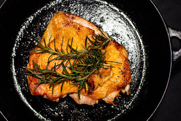 スキレットで焼いたチキンソテー