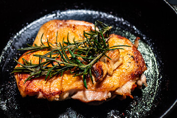 スキレットで焼いたチキンソテー