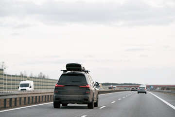 Road-Ready Comfort: Car Equipped with Roofbox for Extended Trips