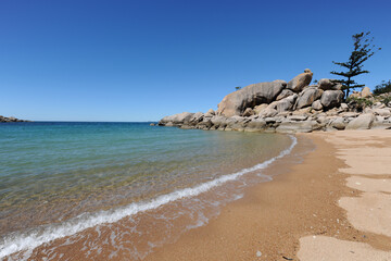 Fototapeta na wymiar Idyllic Arthur Bay beach scene, Magnetic Island, QLD, Australia