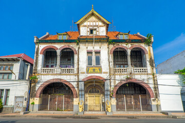 Obraz premium Lion Building (Gedung Singa) in Surabaya, is the office of the largest General Life Insurance Company in the Dutch East Indies (Algemeene Maatschappij van Levensverzekering en Lijfrente) build in 1901