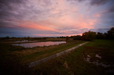 Sonnenuntergang im Naturschutzgebiet Woeste in Bad Sassendorf-Ostinghausen, Kreis Soest, NRW, Deutschland, Europa, 2023  