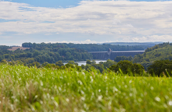 Blick auf die M&ouml;hnetalsperre, M&ouml;hnesee G&uuml;nne, Kreis Soest, NRW, Deutschland, 2023 