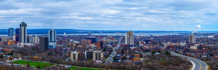Fototapeta na wymiar Hamilton Ontario city skyline, downtown buildings, horizon, and the Lake Ontario in the distance in Canada, view from the Niagara Escarpment in Sam Lawrence Park