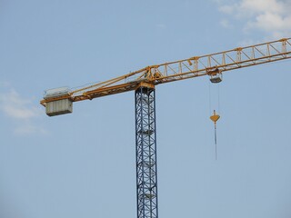 Naklejka premium Blue and yellow crane with sky background