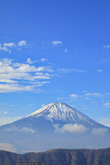 箱根の大涌谷から望む富士山 ( Mt.Fuji covered in snow from Owakudani in Hakone. ) - obrazy, fototapety, plakaty