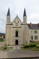 Fototapeta na wymiar Façade ouest de l'abbatiale de Fontevraud - Maine-et-Loire - France