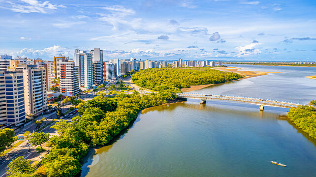Cidade de Aracaju vista de cima com drone 4k - Estado de Sergipe - Nordeste - Brasil