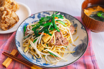 白だしで作るニラ焼きそば