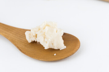 unrefined shea butter, rich in healthy ingredients, good for the skin