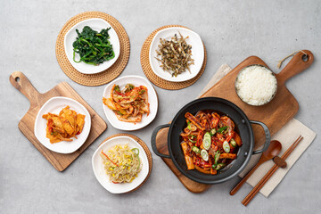 Korean food, red, crab, tempura, marinade, marinade, soy sauce, soup, steamed squid, stir-fried, braised tofu, pork, kimchi, stew, soybean paste, side dish, bean sprouts, anchovies, spinach