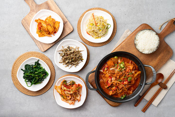 Korean food, red, crab, tempura, marinade, marinade, soy sauce, soup, steamed squid, stir-fried, braised tofu, pork, kimchi, stew, soybean paste, side dish, bean sprouts, anchovies, spinach