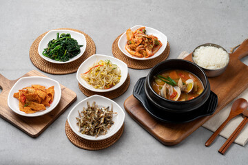 Korean food, red, crab, tempura, marinade, marinade, soy sauce, soup, steamed squid, stir-fried, braised tofu, pork, kimchi, stew, soybean paste, side dish, bean sprouts, anchovies, spinach