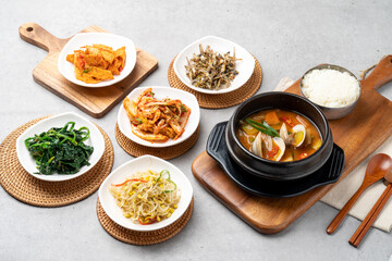 Korean food, red, crab, tempura, marinade, marinade, soy sauce, soup, steamed squid, stir-fried, braised tofu, pork, kimchi, stew, soybean paste, side dish, bean sprouts, anchovies, spinach
