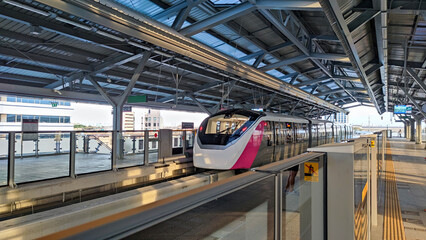 bangkok pink monorail train parked at the station