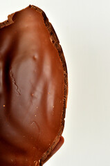ovo de chocolate quebrado para páscoa 