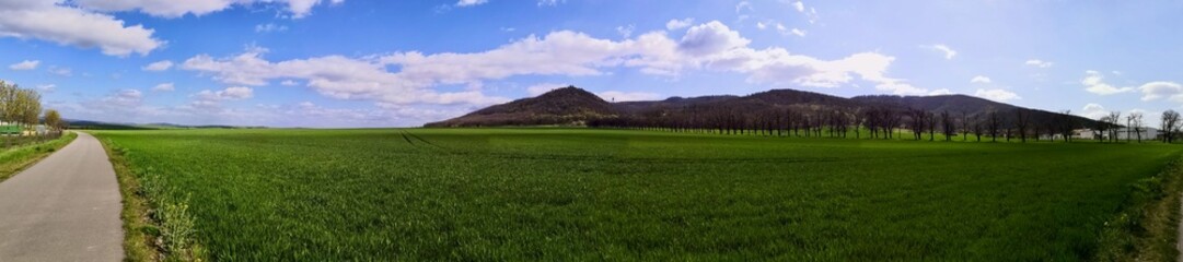 Das Kyffhäuser Gebirge von Kelbra aus gesehen