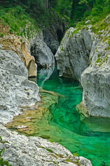 Fototapeta na wymiar Pozze Smeraldine, acqua e roccia