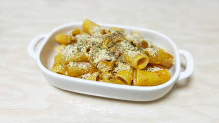 Tomato-based rigatoni short pasta