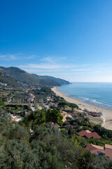 Obraz premium View on sandy beach from hilly medieval small touristic coastal town Sperlonga and sea shore, Latina, Italy