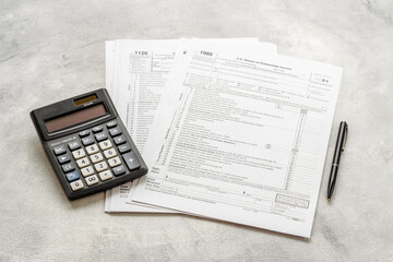 Tax forms 2024 with the calculator. Income Statement. Paying the tax rate - obrazy, fototapety, plakaty