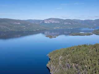 Fototapeta na wymiar Lake with Alpine panorama in Norway