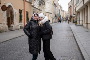 Fototapeta na wymiar Two women on the city street