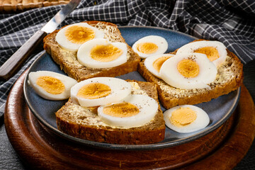 Whole wheat sandwich with boiled eggs.