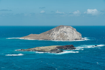 Mānana Island /  Rabbit Island ( Tuff cones ) with Kāohikaipu / Black Rock ( Kaoihikaipu Lava...