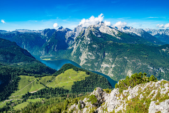 Ausblick vom Gipfel des Jenner auf den K&ouml;nigssee und Watzmann in Berchtesgaden