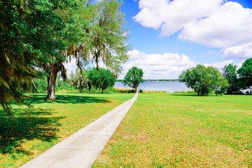 The landscape of Lake Gibson in Lakeland, Florida, USA - obrazy, fototapety, plakaty