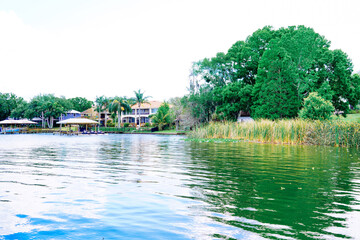 Obraz premium The landscape of Lake Gibson in Lakeland, Florida, USA 