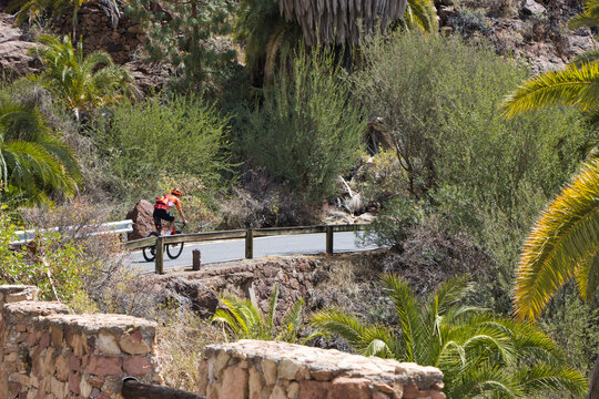 Rennradfahrer in den Bergen von Gran Canaria