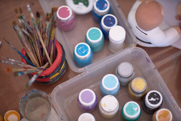 Paint brushes on the table, drawing creativity.