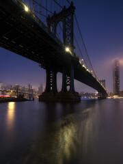 Manhattan Bridge on a foggy sunrise - 770110444