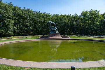 Łazienki Warszawskie - pomnik Fryderyka Chopina
