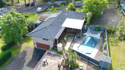 ドローン撮影・オーストラリアの田舎にあるプール付き一軒家