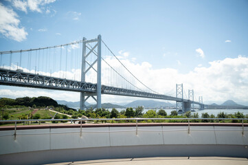 Fototapeta na wymiar 瀬戸大橋、与島パーキングエリアから眺める風景