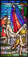 Foto op Aluminium MILAN, ITALY - MARCH 48 2024: The Pieta on the stained glass in the church Chiesa di San Gregorio Barbarigo from 20. cent.  © Renáta Sedmáková