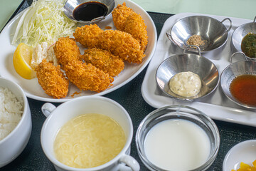 美味しそうなカキフライ定食