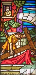 Schilderijen op glas MILAN, ITALY - MARCH 48 2024: The Jesus fall under the cross on the stained glass in the church Chiesa di San Gregorio Barbarigo from 20. cent.  © Renáta Sedmáková