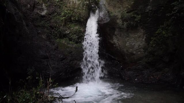 とどろきの滝　岐阜県揖斐郡