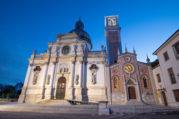 Fototapeta na wymiar Vicenza - The church Santuario Santa Maria di Monte Berico at dusk.