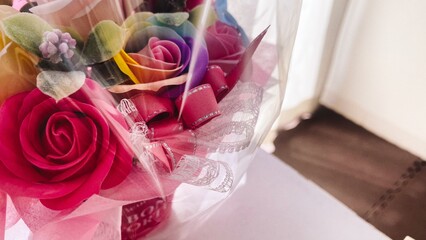 卒業式でもらったピンクの花束